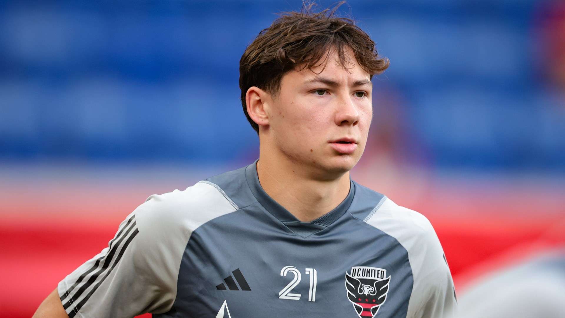 受采访时提 受采访时提