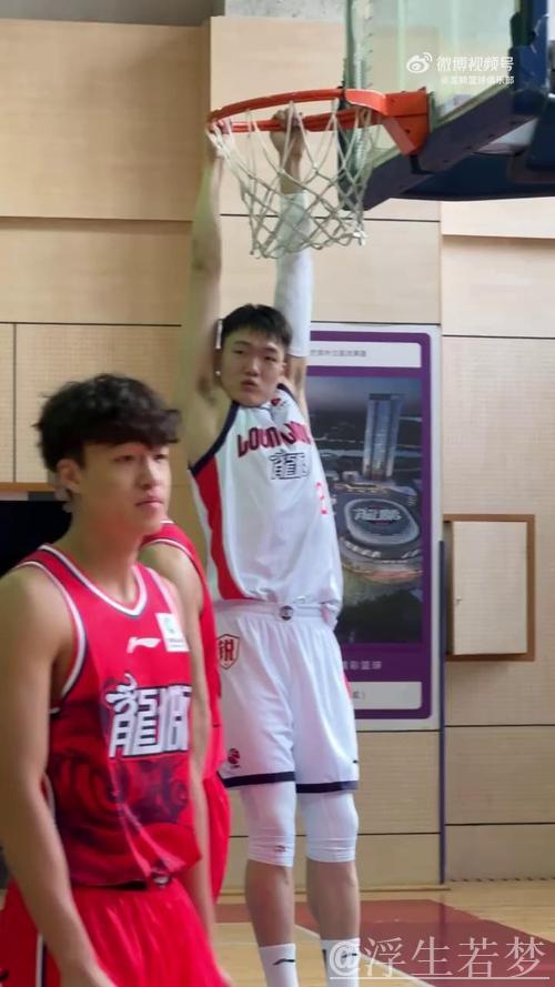 广州男篮发布定妆照拍摄幕后花絮：官拍日第二弹上线